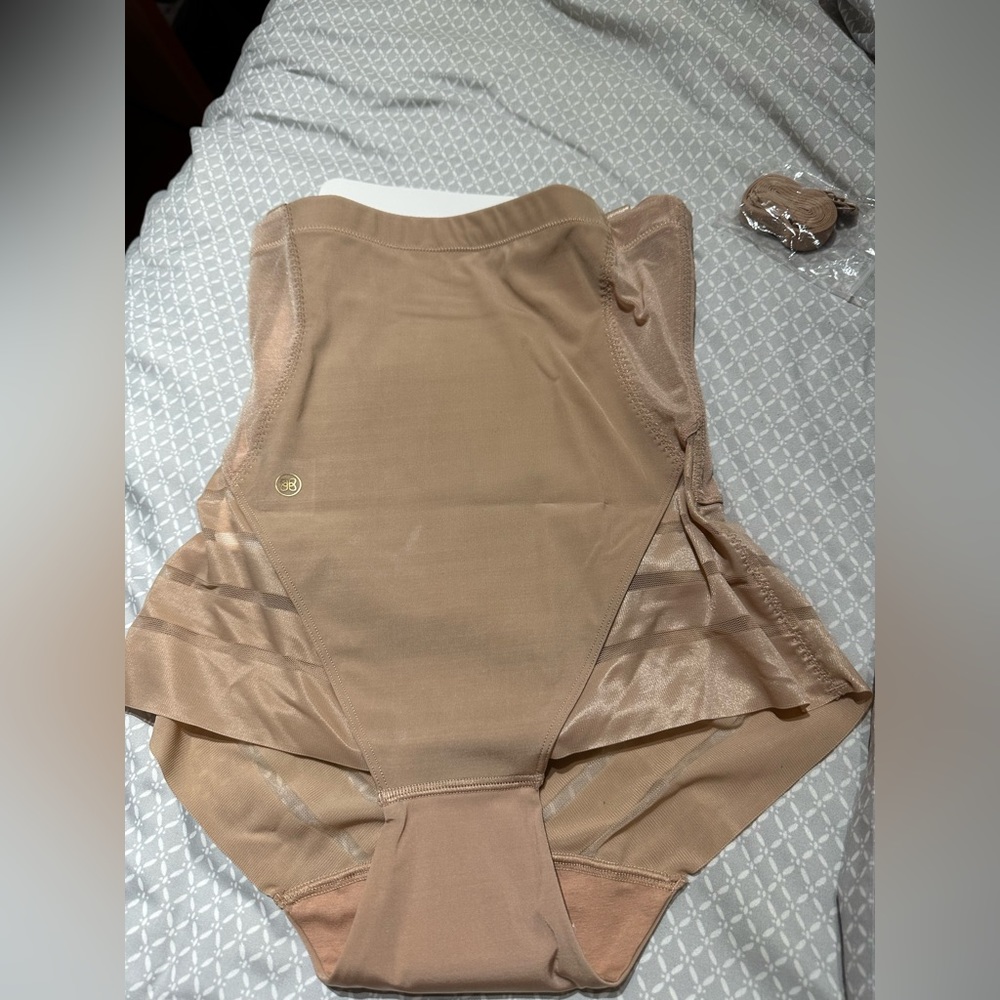 Honeylove Queen Brief shapewear in Sand, size S, NWT